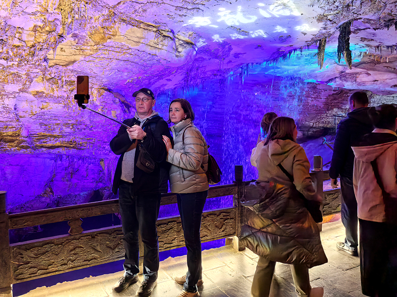 入境游持續(xù)火爆 湖南張家界溶洞奇觀(guān)成熱門(mén)打卡地